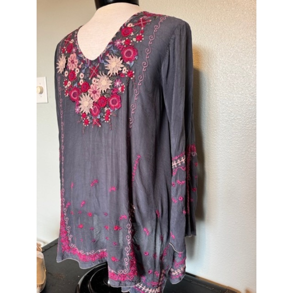 Johnny Was Gray Cupra Rayon Embroidered Floral Tunic Blouse Bell Sleeve Medium - Picture 2 of 6
